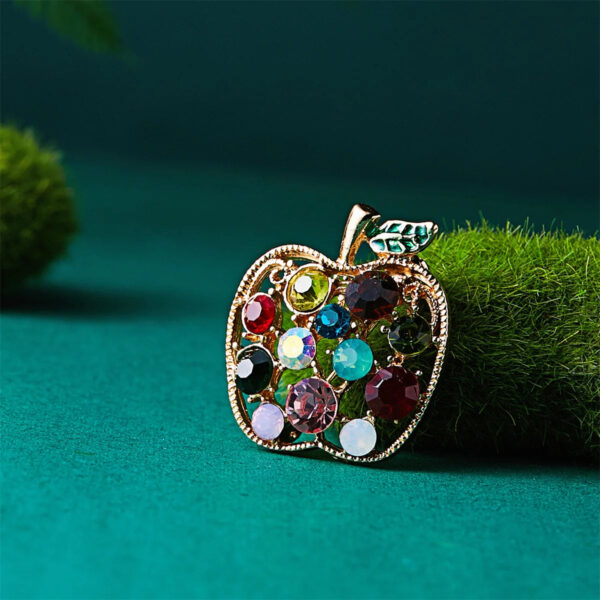 Full Rhinestone Fruit Brooches Women Shining Lucky Fruit Leaf Brooch Pin Dress Coat Hat Broches Luxury Bijouterie Jewelr