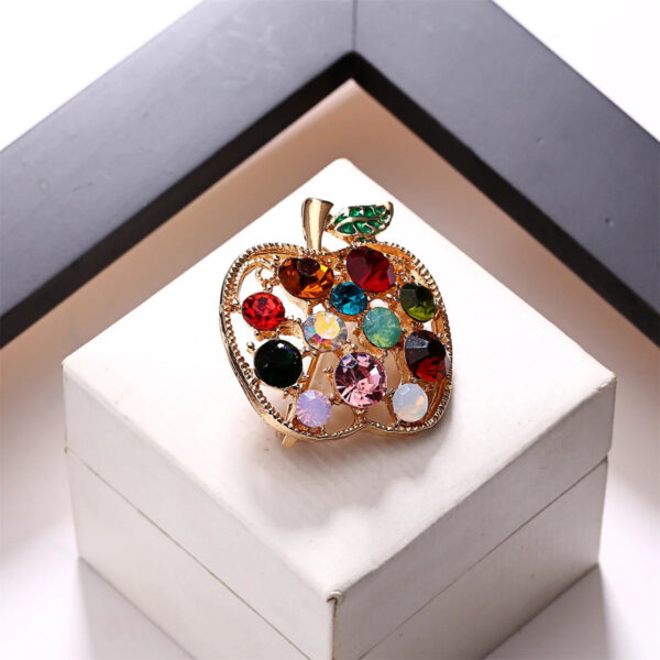 Full Rhinestone Fruit Brooches Women Shining Lucky Fruit Leaf Brooch Pin Dress Coat Hat Broches Luxury Bijouterie Jewelr