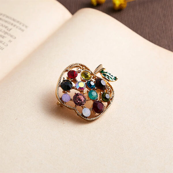 Full Rhinestone Fruit Brooches Women Shining Lucky Fruit Leaf Brooch Pin Dress Coat Hat Broches Luxury Bijouterie Jewelr